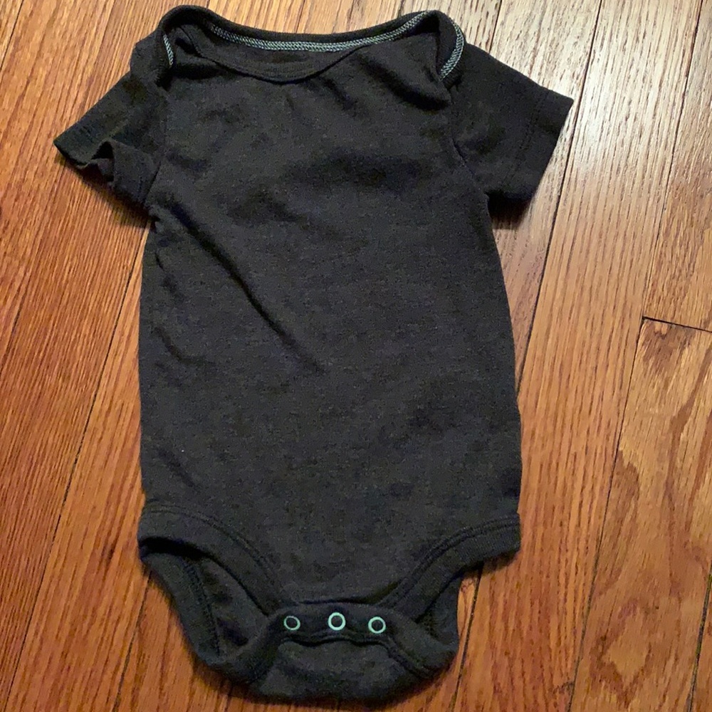 Never worn Dark grey onsie size 0-3 months